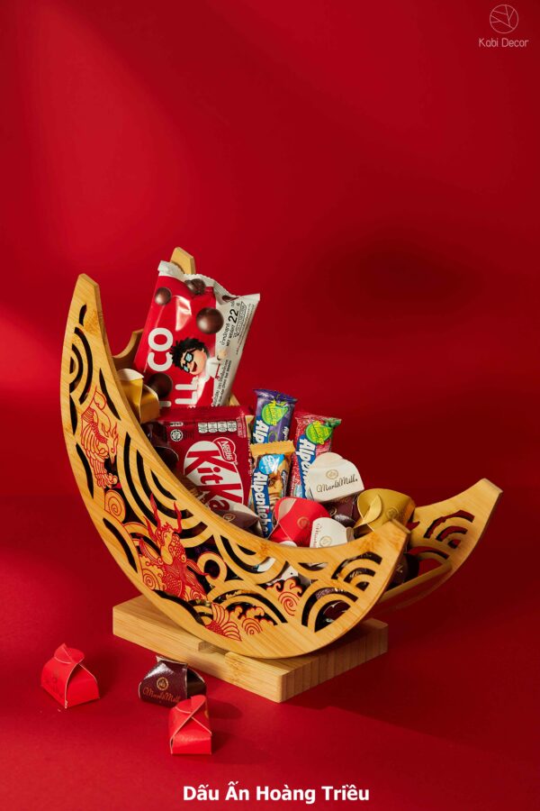 "Crescent Moon Boat"
